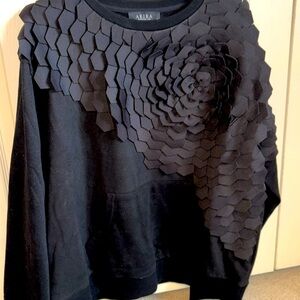 NWOT AKIRA black flower pedal Crewneck pullover size XL